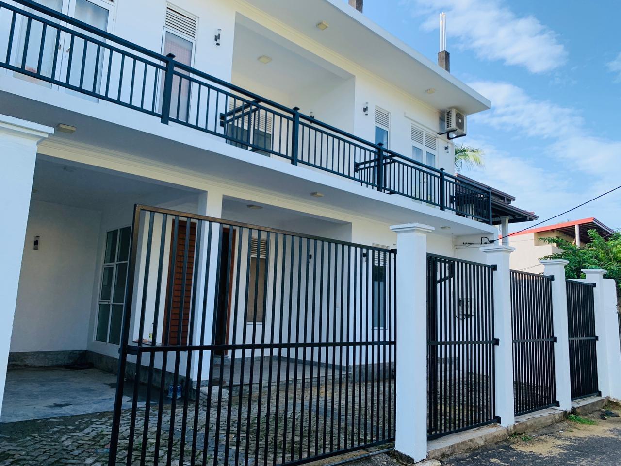 Fully furnished House in Makuluwa, Galle